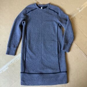 Lululemon gray sweater dress. Size 6. Very good condition